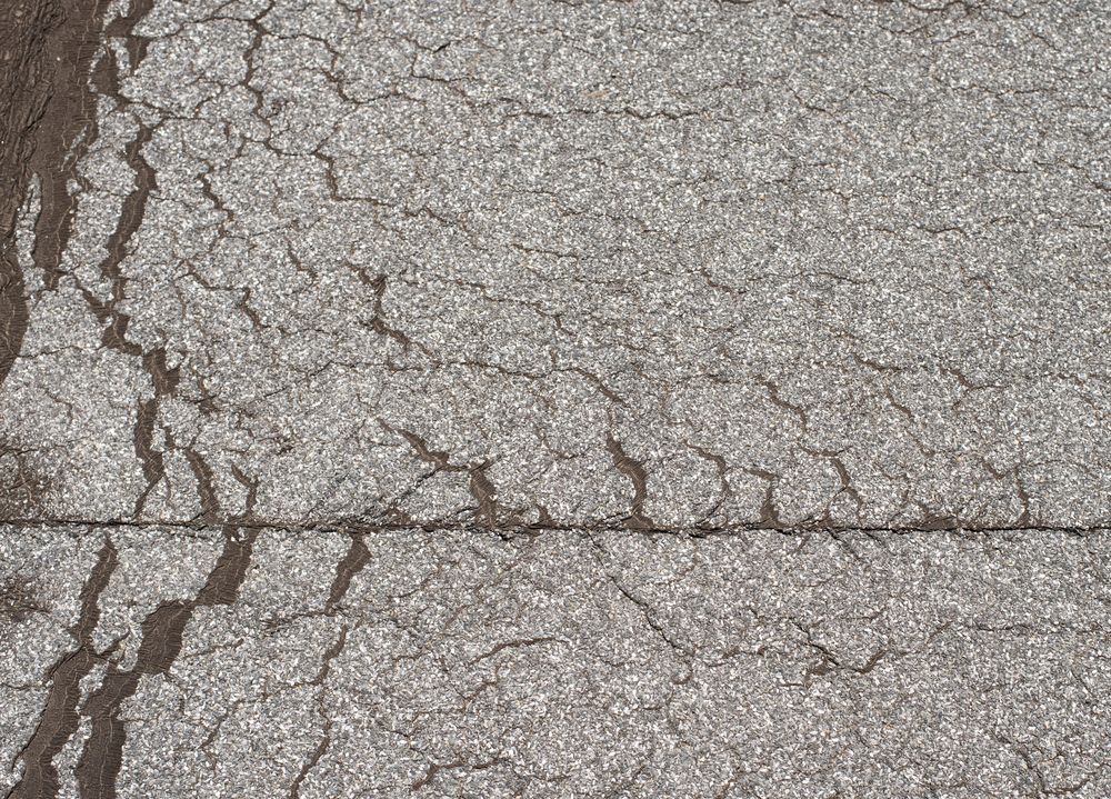 Losliggend dakleer op plat dak in Maasbree